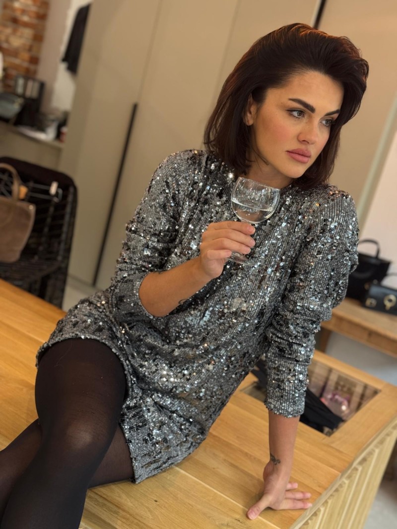 Miniatura produktu Cekinowa Sukienka Midi z subtelnym odkryciem na plecach Shine