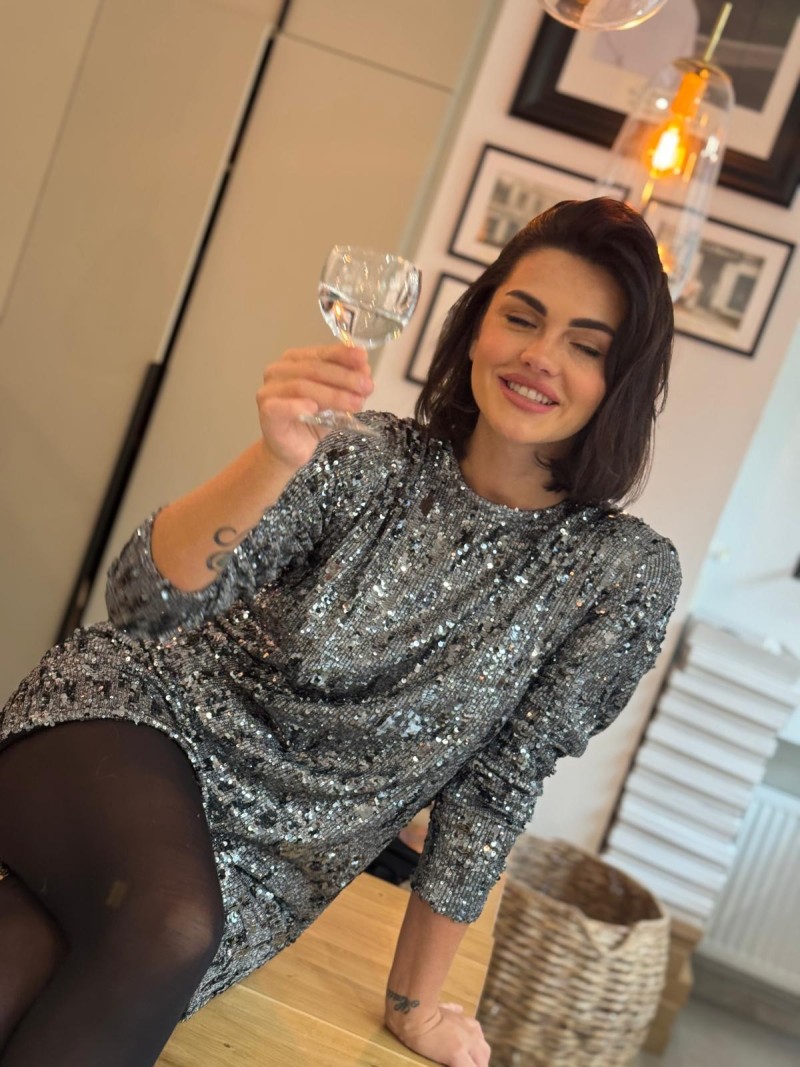 Miniatura produktu Cekinowa Sukienka Midi z subtelnym odkryciem na plecach Shine