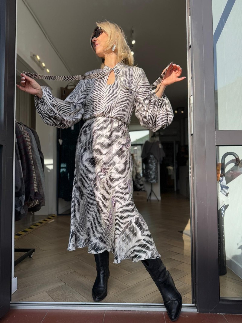 Miniatura produktu Jasna sukienka Wiskozowa Midi z bufiastymi rękawami i odcięciem w talii Soley B&W