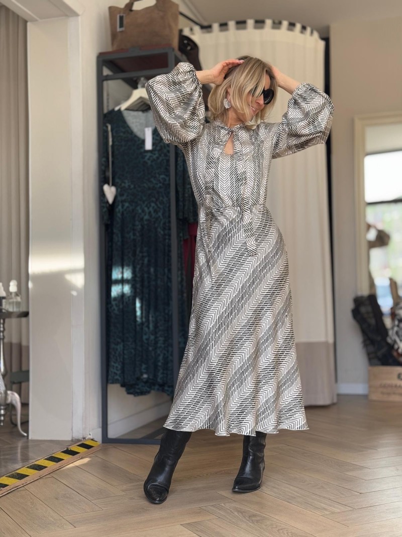 Miniatura produktu Jasna sukienka Wiskozowa Midi z bufiastymi rękawami i odcięciem w talii Soley B&W