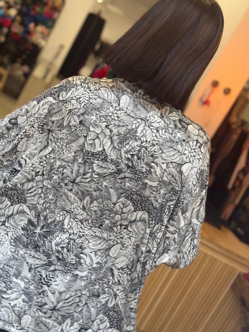 Miniatura produktu Wiskozowa Koszula oversize w czarno-biały wzór kwiatowy Ella Rosse