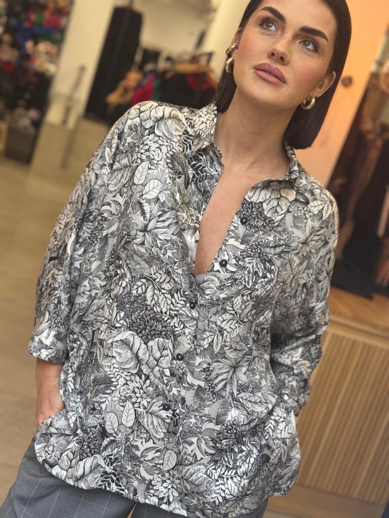 Miniatura produktu Wiskozowa Koszula oversize w czarno-biały wzór kwiatowy Ella Rosse