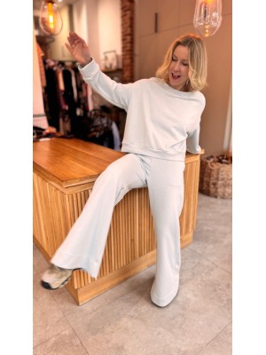 Kremowe Spodnie dresowe z szerokimi nogawkami New York Light Blue