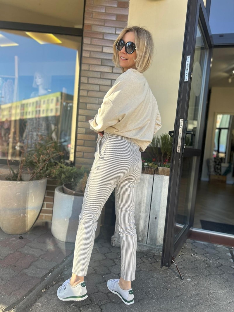 Miniatura produktu Damskie Spodnie Cygaretki na gumce w biało-beżowe paski B&W