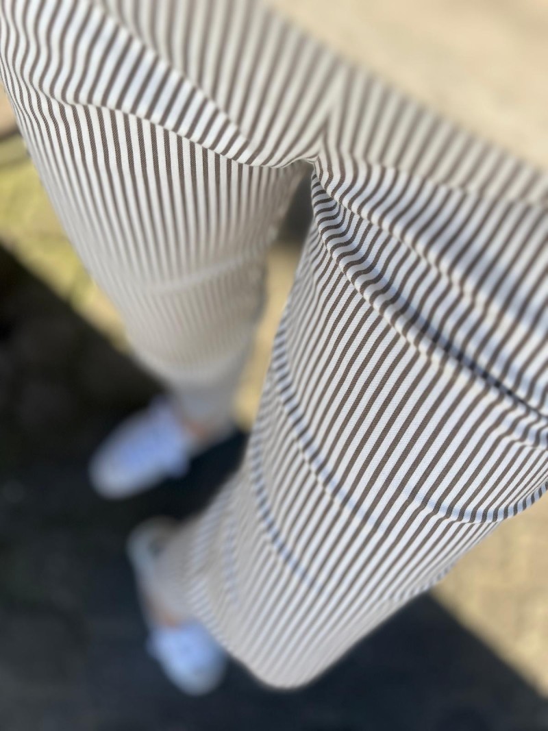 Miniatura produktu Damskie Spodnie Cygaretki na gumce w biało-beżowe paski B&W