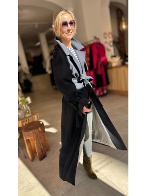 Granatowy Płaszcz zapinany na guziki i wiązany w talii Creo Navy