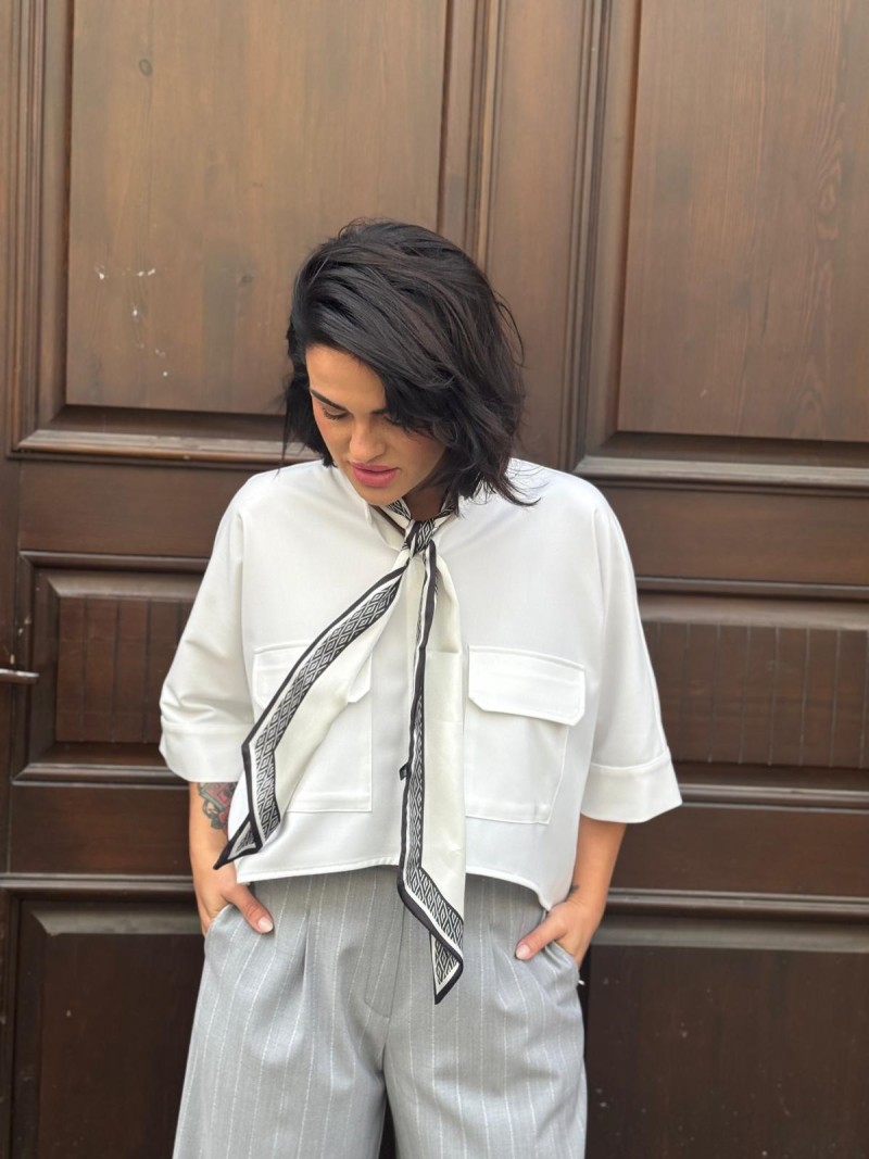 Miniatura produktu Białe Wdzianko pudełkowe ze stójką Asymetryczne Harper White