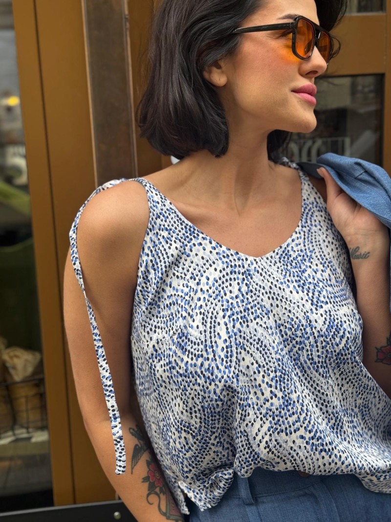 Miniatura produktu Wiskozowa Bluzka Top z wiązaniem na ramionach biało-niebieska Chiara Dots