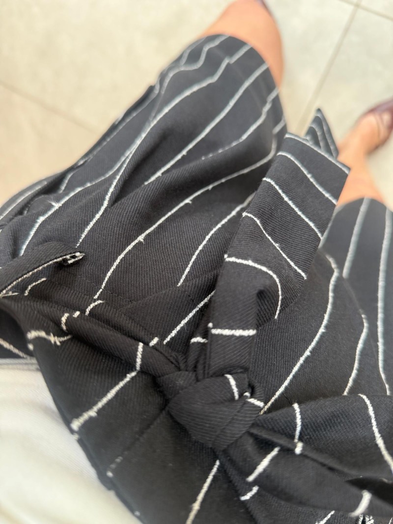 Miniatura produktu Czarne Spodenki w białe prążki przewiązywane paskiem Paris Black&White