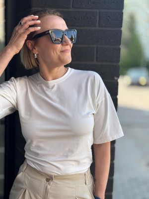 Wiskozowy T-shirt w kolorze śmietankowym Sailor Ecru