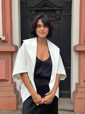 Białe Wdzianko oversize z geometrycznym tłoczeniem Novi White