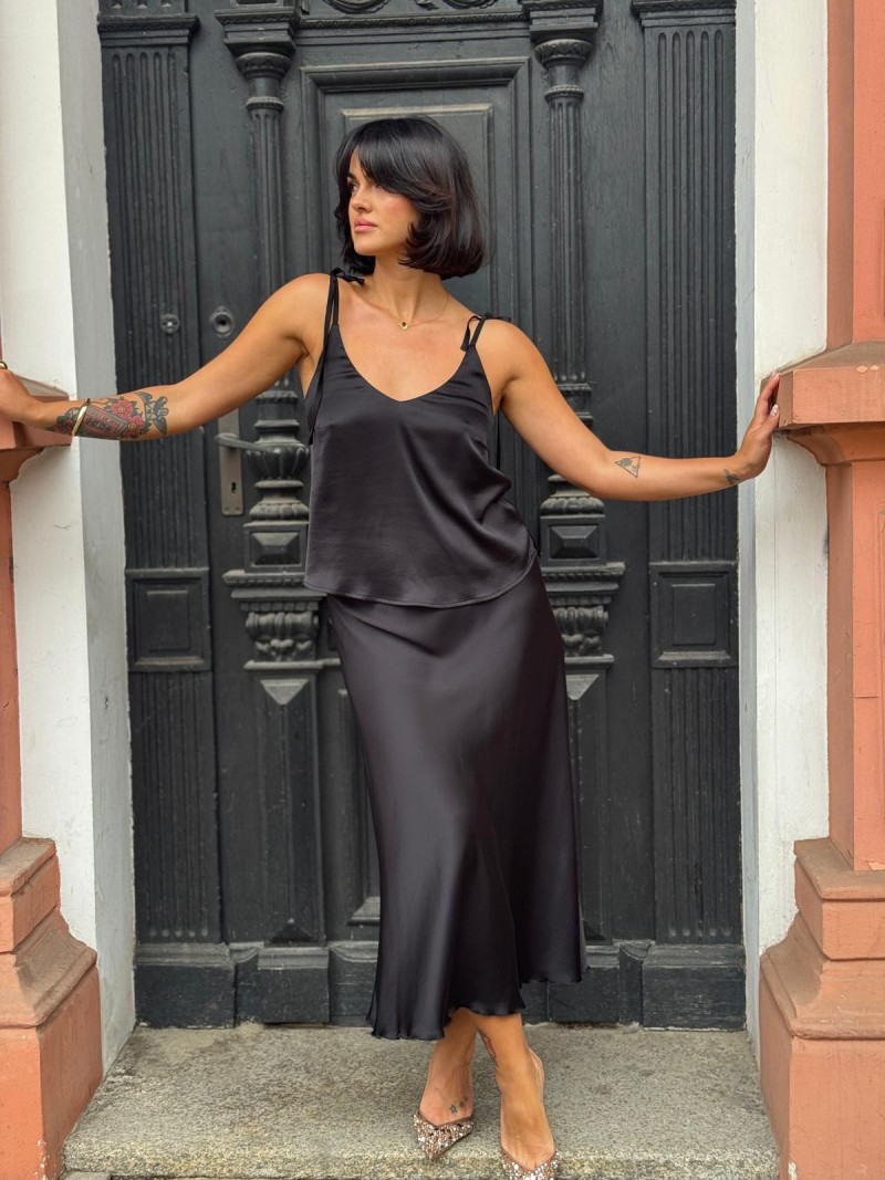 Miniatura produktu Połyskująca czarna Spódnica Midi z wiskozy o splocie satynowym Soley Black