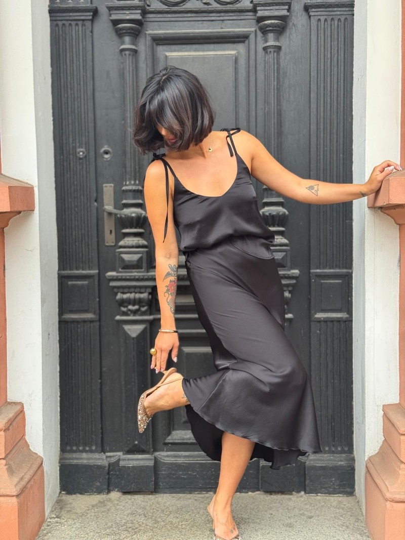 Miniatura produktu Połyskująca czarna Spódnica Midi z wiskozy o splocie satynowym Soley Black