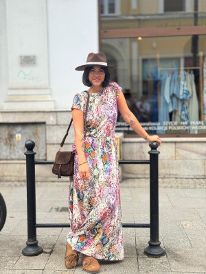 Wiskozowa Sukienka taliowana z kolorowym wzorem i wycięciem na plecach Zoja Color&Panther