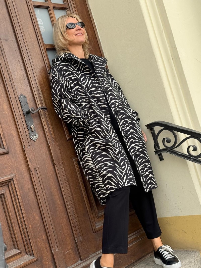 Miniatura produktu Płaszcz midi z kapturem i czarno-białym zwięrzęcym wzorem Street Safari