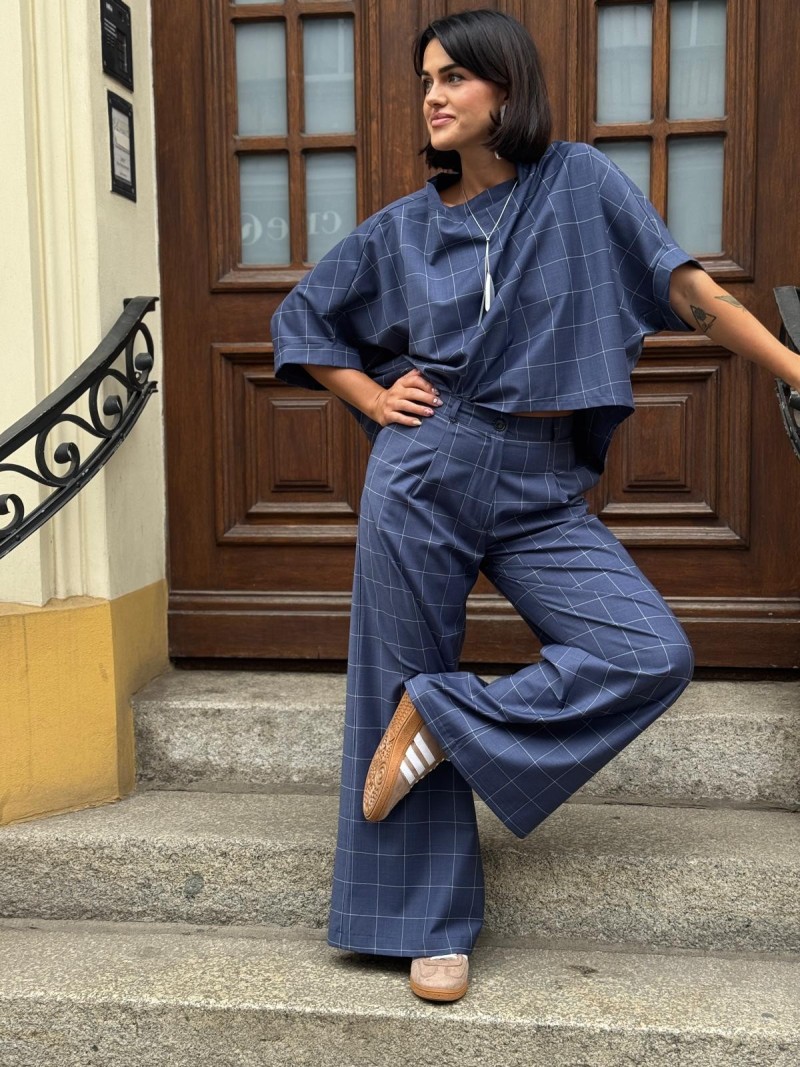 Miniatura produktu Asymetryczna niebieska Bluza wełniana o kroju kimono Butterfly Windowpane