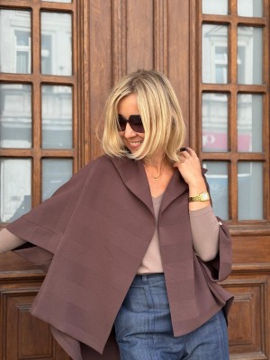 Brązowe Wdzianko oversize z geometrycznym tłoczeniem Novi Brown