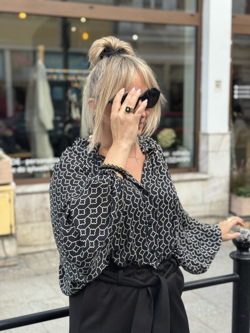 Miniatura produktu Czarna Koszula o geometrycznym wzorze ze stójką i bufiastymi rękawami Sally Black&White