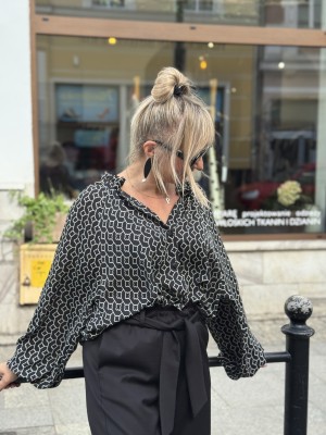 Czarna Koszula o geometrycznym wzorze ze stójką i bufiastymi rękawami Sally Black&White