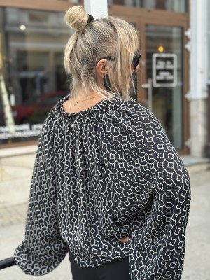 Czarna Koszula o geometrycznym wzorze ze stójką i bufiastymi rękawami Sally Black&White