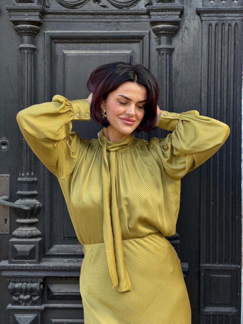 Miniatura produktu Wiskozowa Bluzka ze stójką z wiązaniem w kolorze musztardowym Layla Dijon