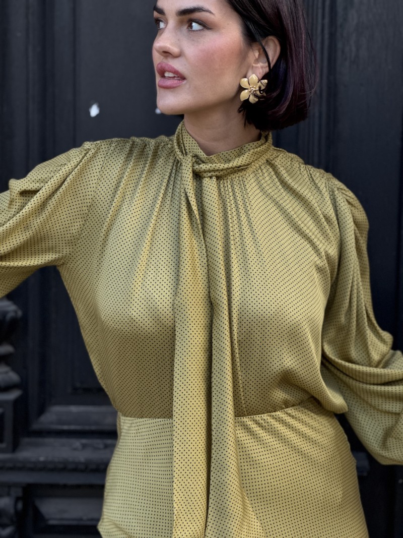 Miniatura produktu Wiskozowa Bluzka ze stójką z wiązaniem w kolorze musztardowym Layla Dijon