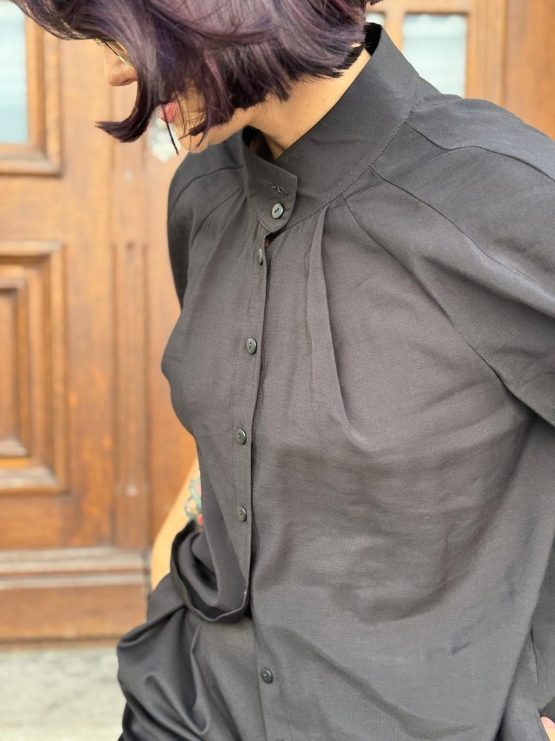 Miniatura produktu Wiskozowa Koszula ze stójką z bufiastymi rękawami w kolorze czarnym Ornella Black