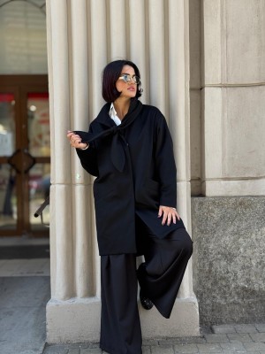 Czarny Wełniany Płaszcz zapinany na zatrzaski z ozdobnym szalem Olimpia Wool&Black