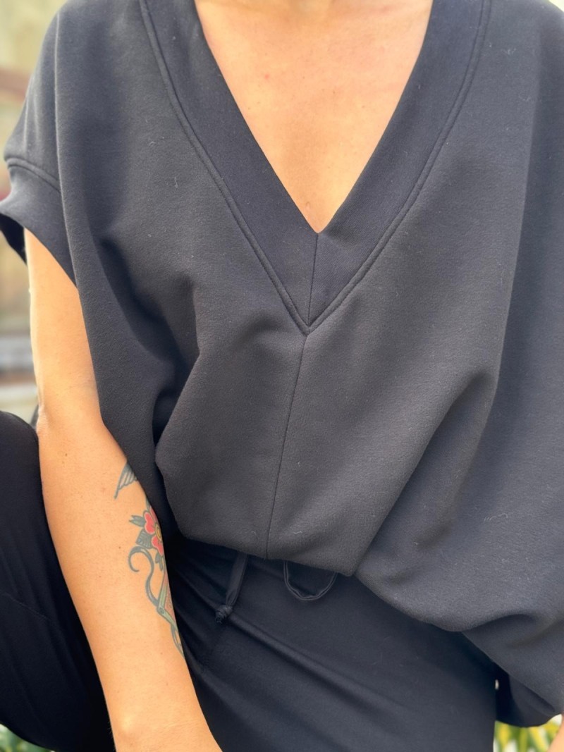 Miniatura produktu Czarna Bluza asymetryczna z dekoltem w szpic Vibe Black