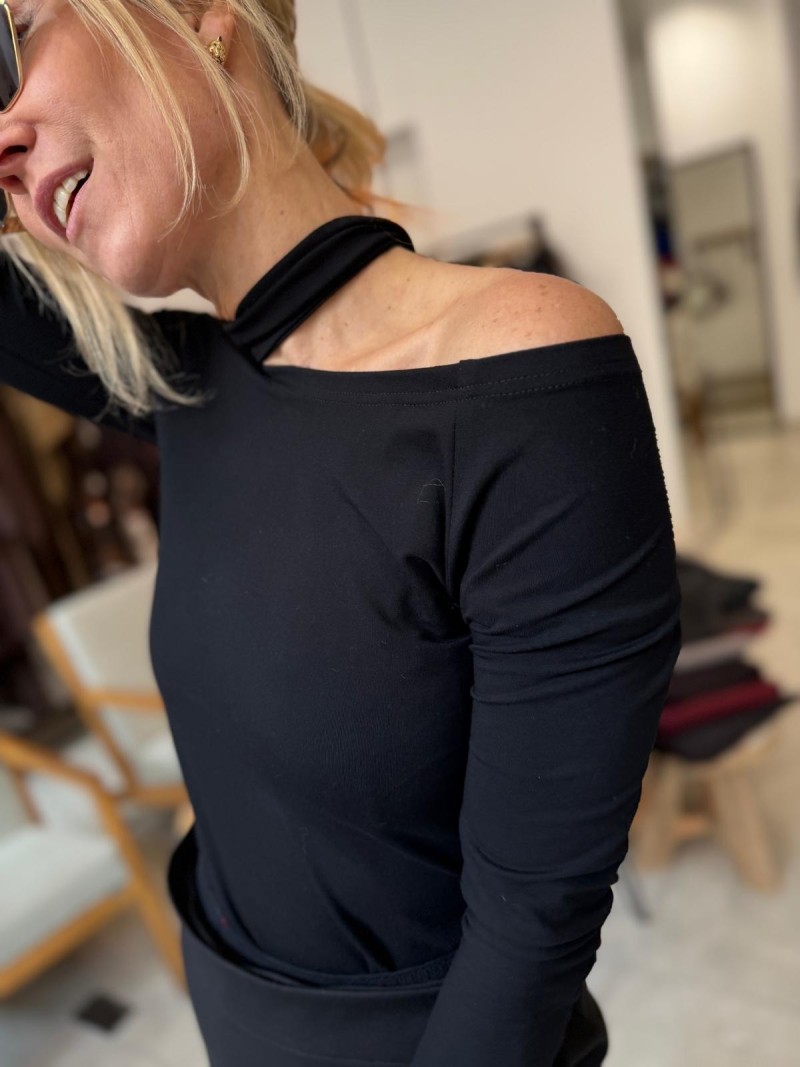 Miniatura produktu Czarna dopasowana Bluzka z wiskozy z wiązaniem Delfi Black