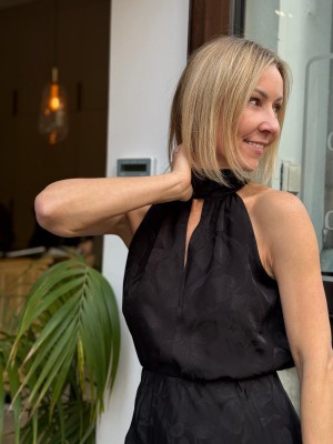 Czarna Wiskozowa Bluzka ze stójką i tłoczonym wzorem Cami Black&Flowers