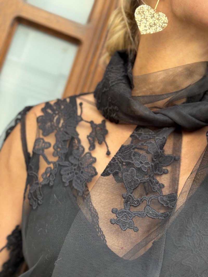 Miniatura produktu Czarna Koronkowa Bluzka na długi rękaw z haftem w kwiaty Timeless Black&Flowers