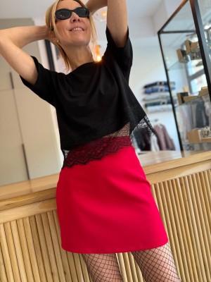 Wiskozowy T-shirt w kolorze czarnym z koronką Sailor Black&Koronka