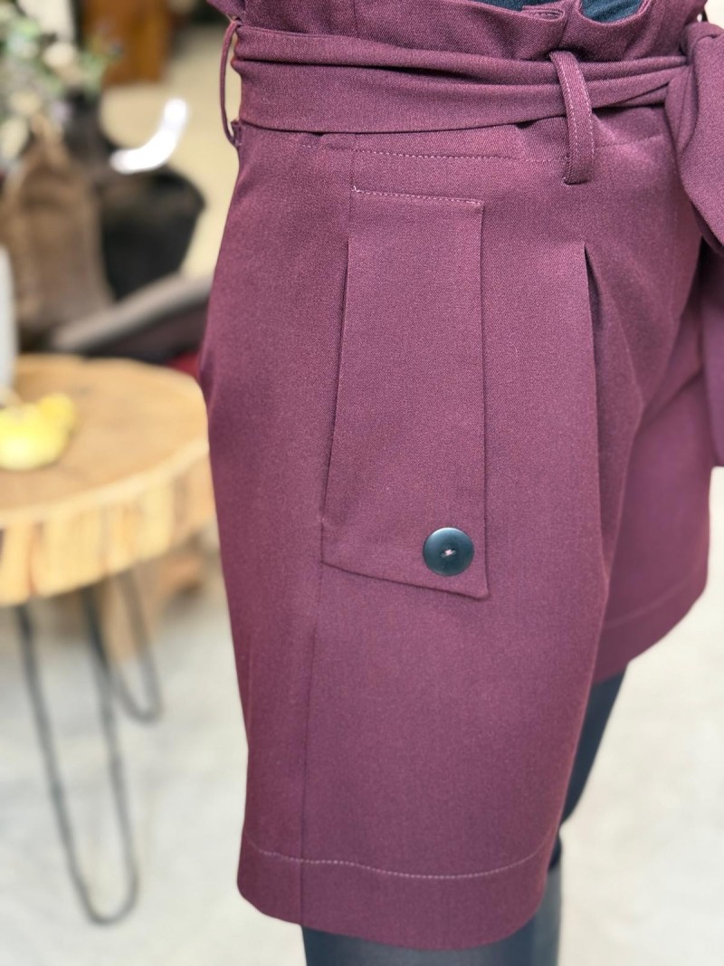 Miniatura produktu Krótkie Spodenki w kolorze bordowymi z ozdobnym paskiem Paris Bordo