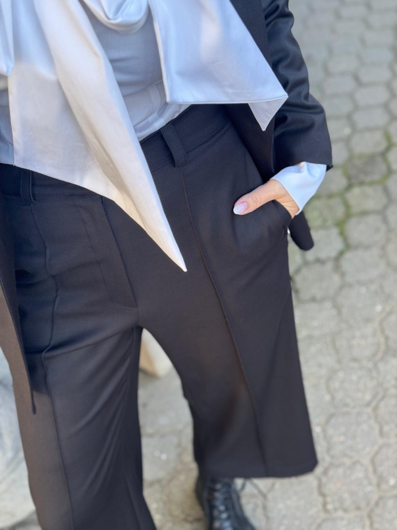 Miniatura produktu Czarne Spodnie Garniturowe damskie Cropped Black&Crown