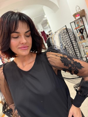 Sukienka Mini w kolorze czarnym z koronkowymi rękawami Marie Black&Koronka