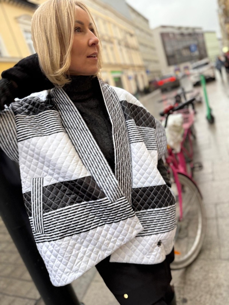 Miniatura produktu Luźna Kamizelka ze stójką asymetryczna w biało-czarny wzór Black&White