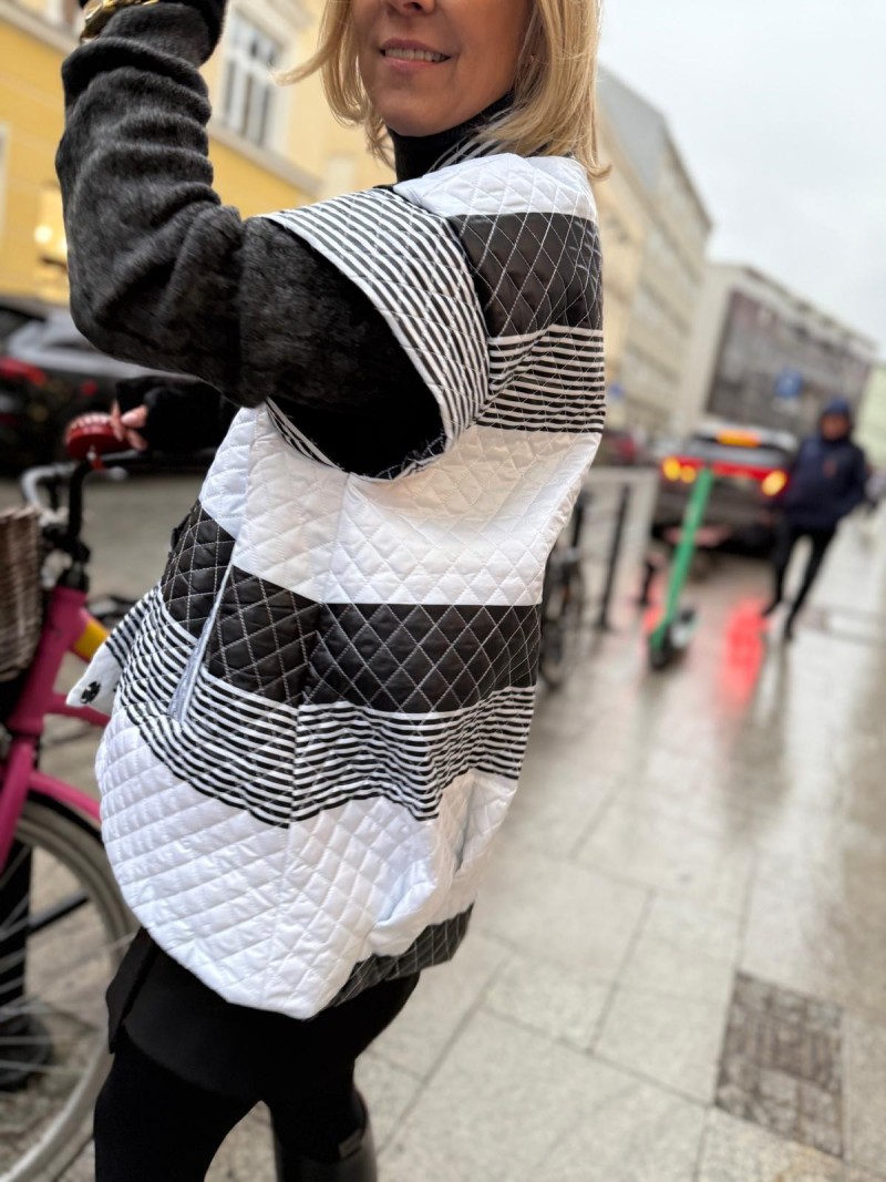 Miniatura produktu Luźna Kamizelka ze stójką asymetryczna w biało-czarny wzór Black&White
