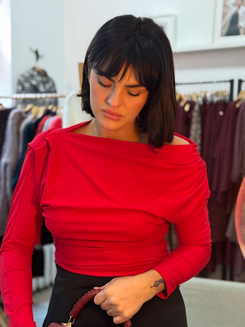 Miniatura produktu Czerwona Wiskozowa Bluzka z dekoltem w łódkę Julia Red