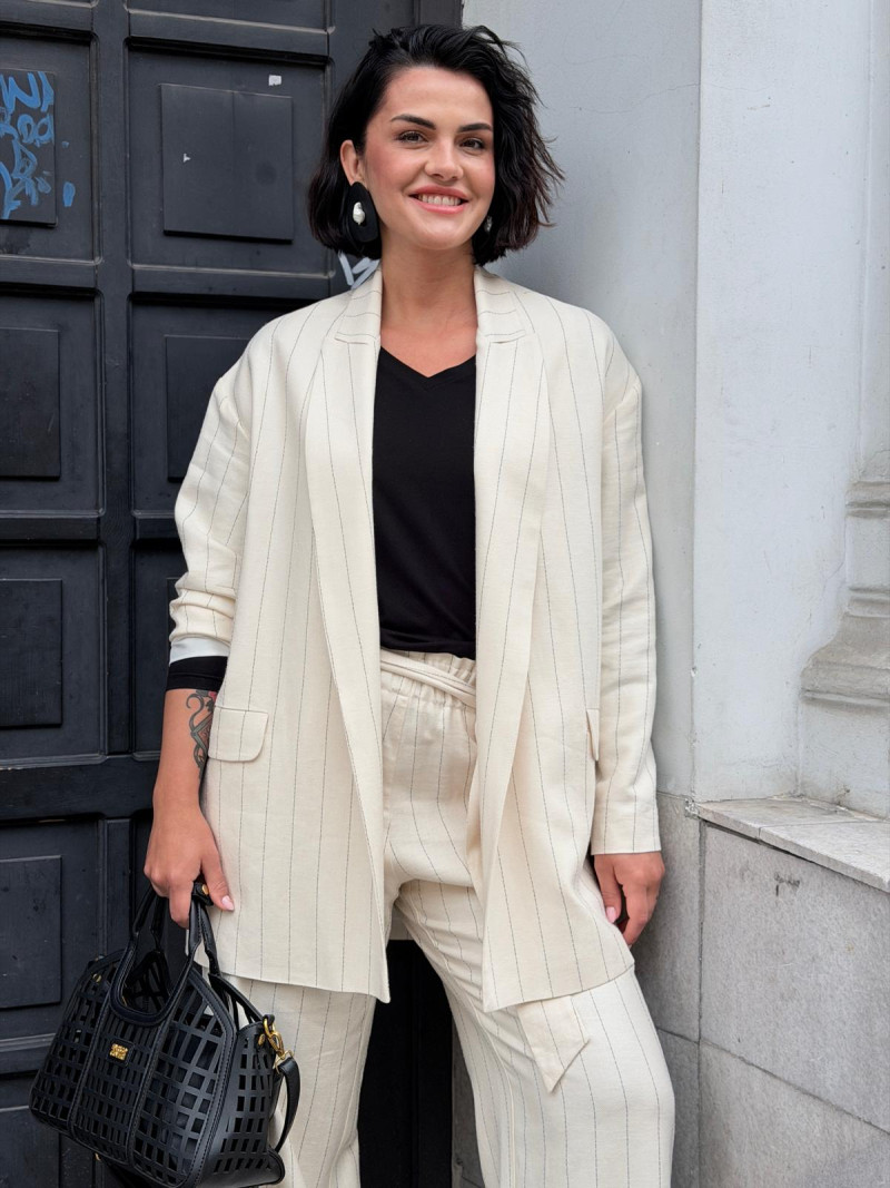 Miniatura produktu Jasny Żakiet oversize w czarny prążek z lnem Cassie White&Black