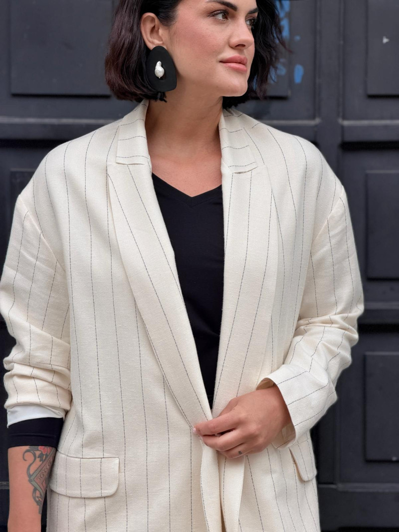 Miniatura produktu Jasny Żakiet oversize w czarny prążek z lnem Cassie White&Black