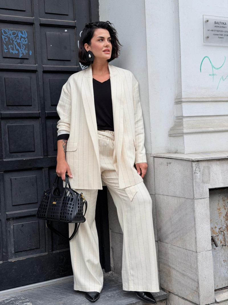 Miniatura produktu Jasny Żakiet oversize w czarny prążek z lnem Cassie White&Black