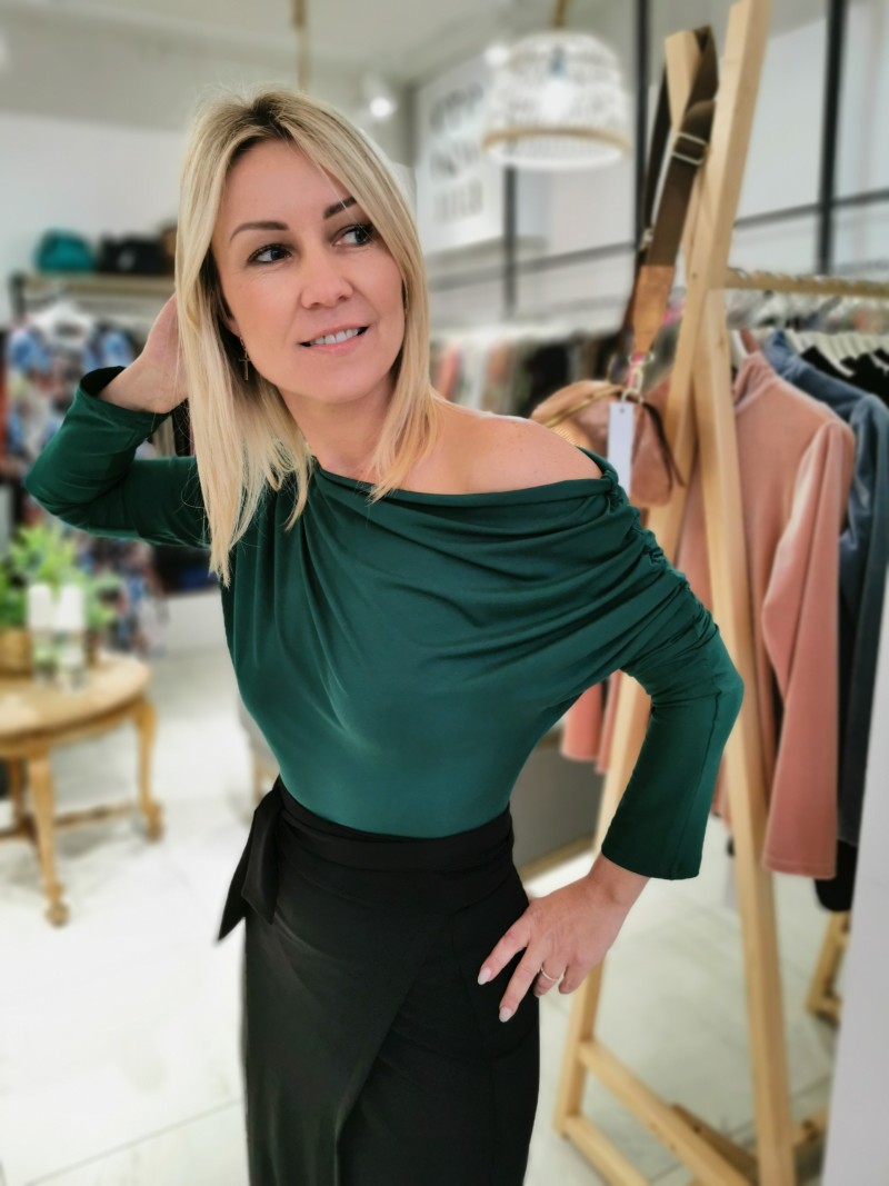 Miniatura produktu Wiskozowa Bluzka w kolorze zielonym z dekoltem w łódkę Julia Bottle Green