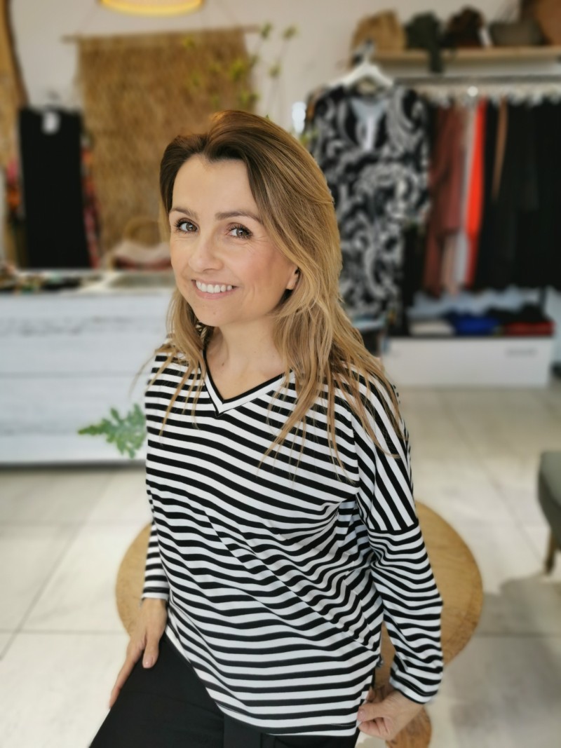 Miniatura produktu Wiskozowa Bluzka typu nietoperz w czarno-białe paski Varia Black & White